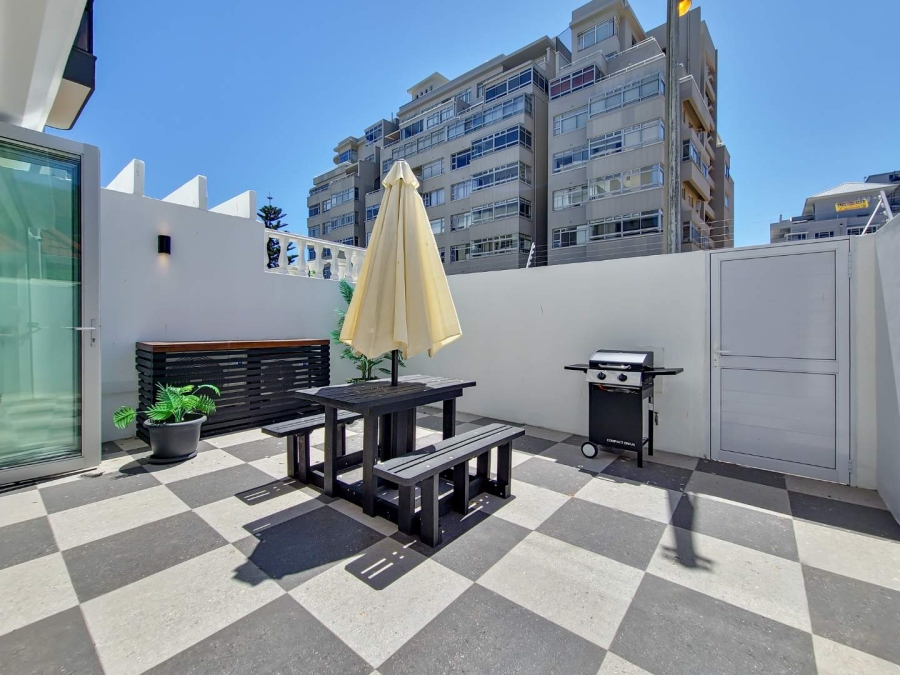 3 Bedroom Property for Sale in Sea Point Western Cape